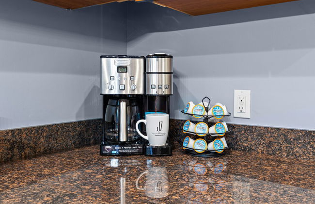 Lovely Historic Home in St Louis - JZ Vacation Rentals - Photo 20