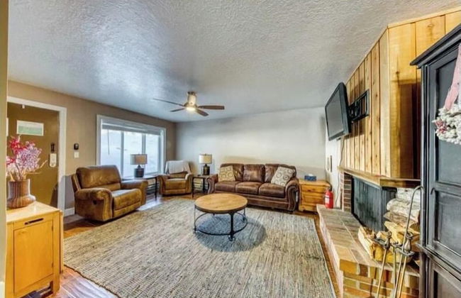 Spacious 2BR, 2BA for 6- Kristi - Photo 8