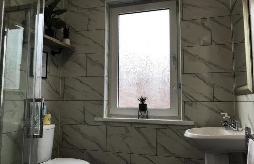 Bright Spacious 3-bed With Office & Patio, Preston - Foto 8