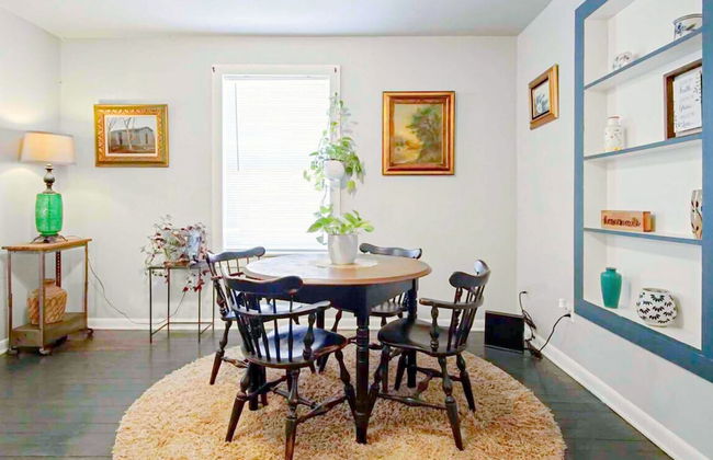 2BR Cozy House Near Plaza District - Photo 2