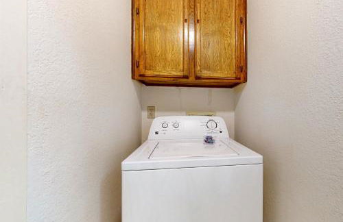 Walk to Park! Family-Friendly Laredo Home with Yard - Foto 22