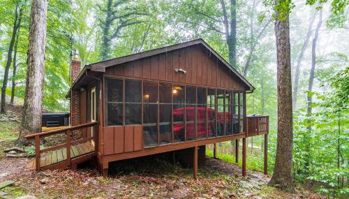 River Cabin w Hot Tub, Screened Porch & Fire Pit - Foto 2