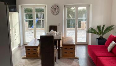 Lichtdurchflutete 65m2 Einliegerwohnung mit großer Südterrasse und Komfort-Bad - Foto 3