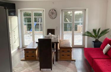 Lichtdurchflutete 65m2 Einliegerwohnung mit großer Südterrasse und Komfort-Bad - Foto 3