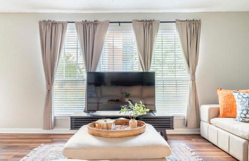 4 Bed 2 Bath, Dog Friendly, Pool, Walk to Stadium - Foto 24