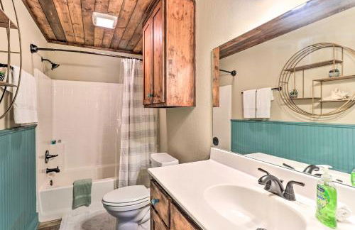 Charming Burnet Cottage with Lake View and Porch! - Foto 19