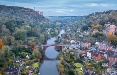 Ivy House - 3-Bed, Sleeps 4, Parking, WiFi, Contractors - Foto 20