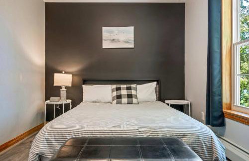 Lakefront Home with Private Beach Access & Hot Tub - Foto 42