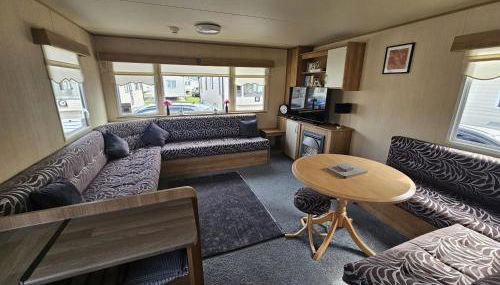 Ty Mawr Chalet Sleeps 6 with Fireplace - Foto 3