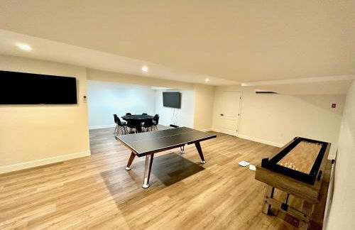 New Farmhouse, King Beds, Game Room, Hot Tub & View! - Foto 11