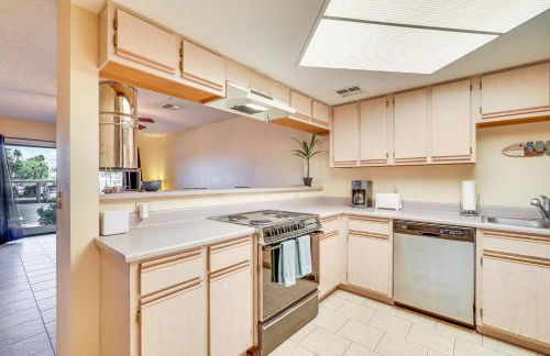 Walk to Golf and Beach Queens Bay Resort Condo - Foto 7