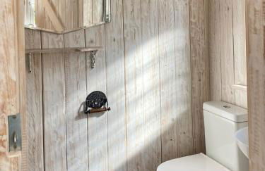 Robin Cabin with hot tub - Foto 19