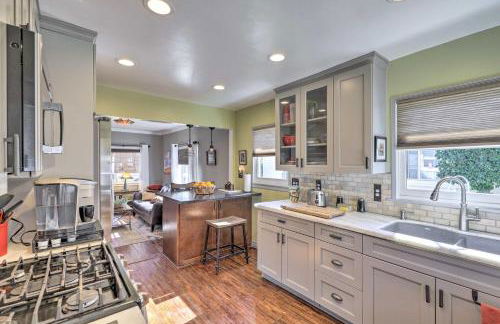 Charming Craftsman Bungalow with Garden and Hot Tub! - Foto 8