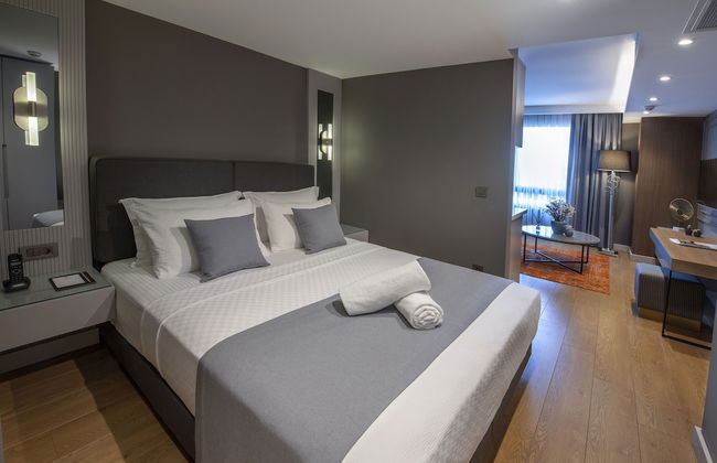 Valente Suites & Hotel - Photo 8