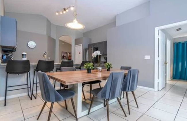 Amazing 5 BR w Game Room Minutes From Disney - Foto 24