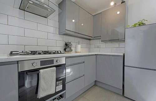 Comfortable 3-Bed Home - Driveway Parking - Foto 35