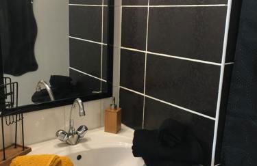 De la Clape à la mer mon petit pavillon labellisé - f2- piscine commune - wifi gratuit- parking privé - arrivee autonome - 800 m plage - grande terrasse abritée vent - - Foto 19