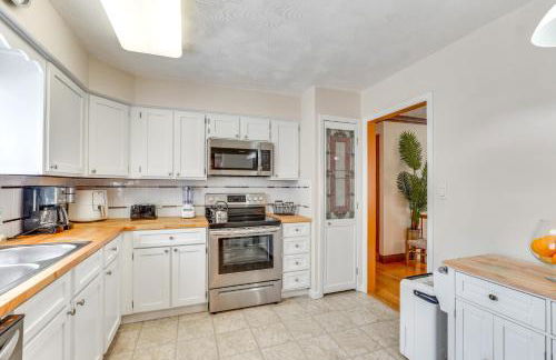 Peaceful 1-Acre Parksville Home Large Deck and Yard - Foto 10