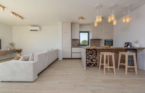 4 Bedroom Cozy Home In Poljica Brig - Foto 5