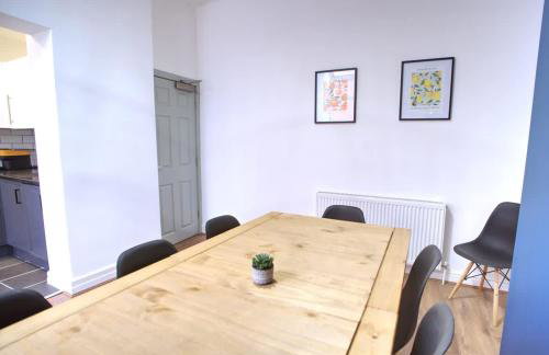 Sleeps 18 Lovely Mcr Home by City SuperHost - Foto 12