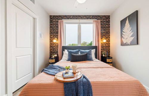 Stone Flora 2BR Condo Near Downtown and Bay - Photo 23