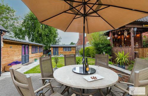 Silver Stag Properties Large 4 bed Property - Photo 4