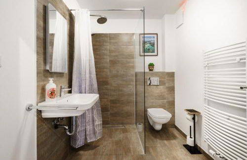 Boardinghaus Grünefeld W1 - Schöne Serviced Apartments - Küche - Smart TV - P - Rainshower - Foto 7