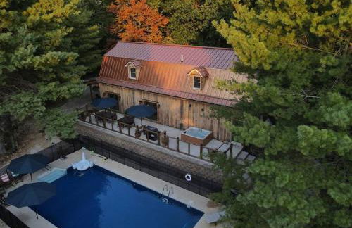 Secluded with Hot tub, Pool table, Arcade, Fishing andTheater Room - Photo 47