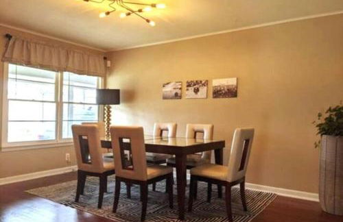 A Rare find - Bright, Warm, Charming Central Austin Home - Photo 19