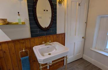 Characterful 2 bed cottage in excellent location - Photo 22
