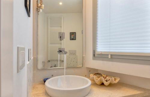 Luxury Seafront Villa with Rooftop Pool & Stunning Sea Views - Foto 37