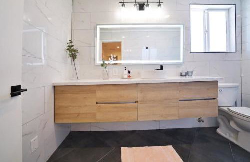 Marbella Lane - Vibrant 4BR RWC Ldry - Foto 32