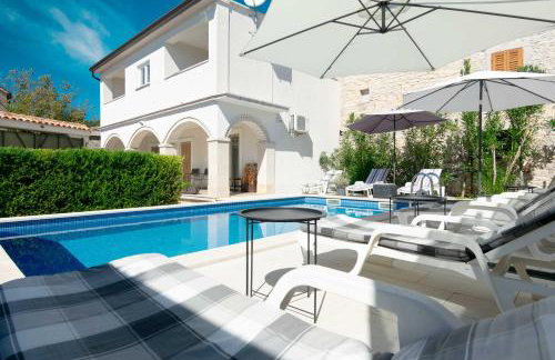 Villa Martin - Countryside Retreat with Pool & Pavilion - Foto 12