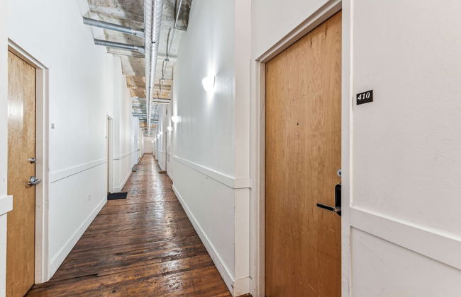 Luxury Historic Loft with Gym - Photo 57