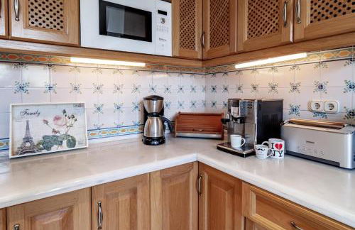 LAP- 3 bed apartment on the beach. Families only - Photo 17