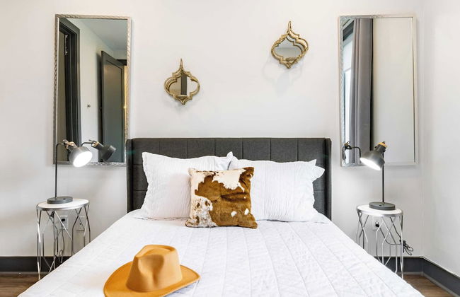 Lindsley by Avantstay Balcony + Modern Design A+ Downtown Location - Photo 21