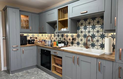 House Sleeps 8-Garden-Parking Near Barry Island - Foto 16