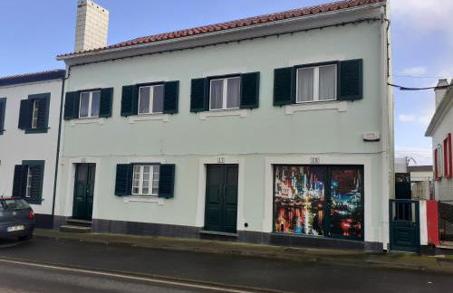 Friends Place - Photo 11