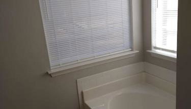 Lovely 5 Bedrooms, 3 Full Baths Home Near Parks! - Foto 4