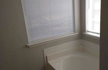 Lovely 5 Bedrooms, 3 Full Baths Home Near Parks! - Foto 4