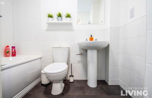 NEW Spacious Modern Townhouse Sleeps 12 Free Parking - Foto 32