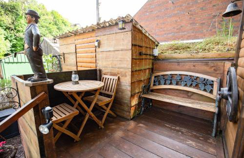 The Old Pumphouse Shepherds Hut with Hot Tub - Photo 27