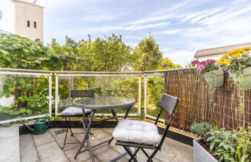 Privates Apartment mit Bad, Küche, Sofa & Balkon - Foto 11