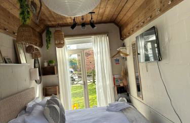 The Telephone exchange very quaint hot tub stay - Foto 21