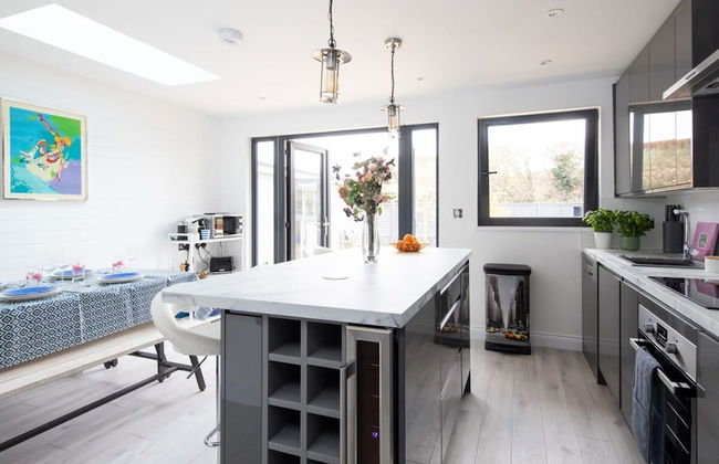 Seaside Serenity 3-bed Deck Garden Near Shore - Photo 41