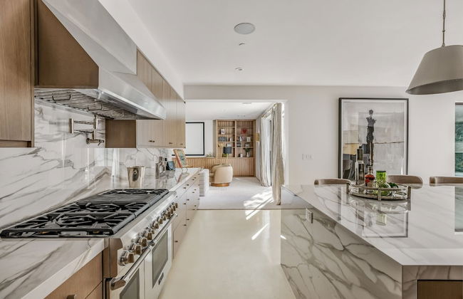 Laurel Canyon - Photo 15