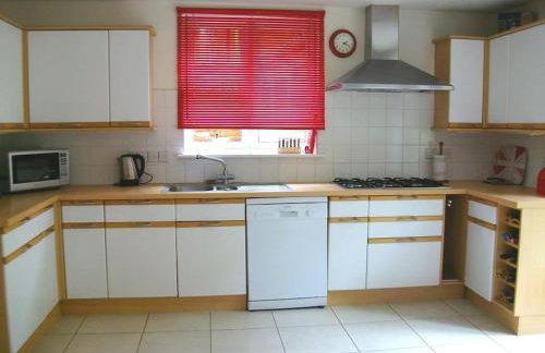 SEAFORTH by BOURNECOAST - A Large Manor House Suitable for Big Families and Groups - HB4638 - Photo 3