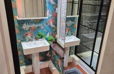 Marketplace Glastonbury - Photo 28