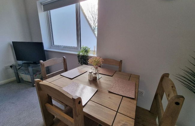 360 Serviced Accommodations - Canal Side Retreat - 2 Bedroom Apartment - Photo 14