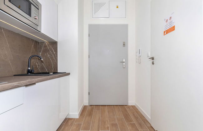 Aquamarina Onyx Apartments by Renters - Photo 10